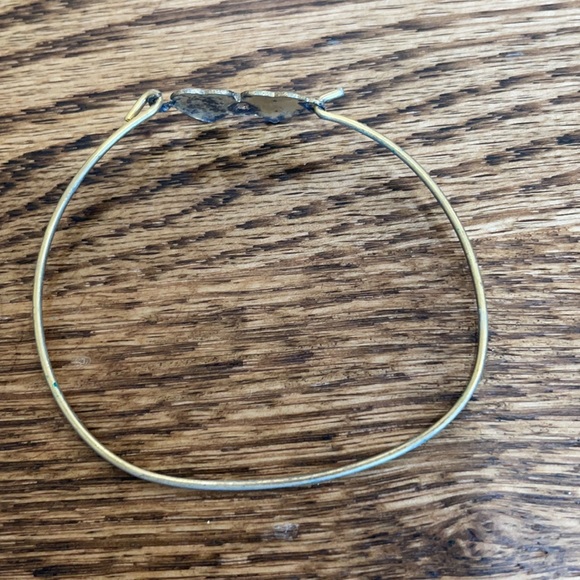 Floral earring and bracelet set - Picture 5 of 7